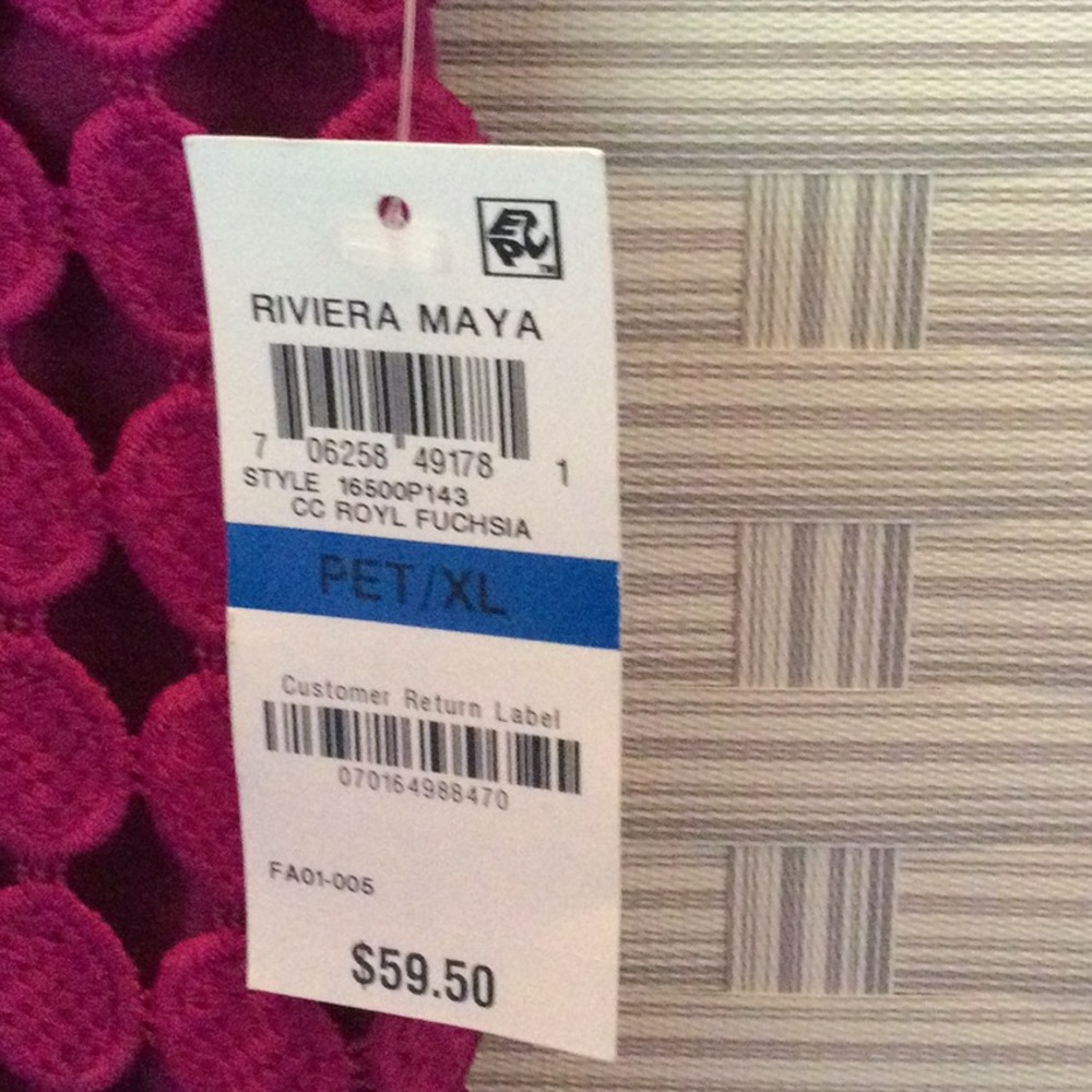 BNWT Charter Club Fuchsia tee with circle overlay - Picture 4 of 5